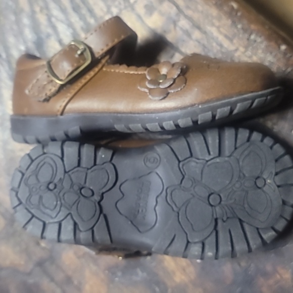 French Toast brown Mary Jane's w flower - Picture 2 of 3